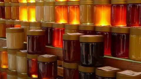فوائد العسل وغذاء الملكات وحبوب اللقاح