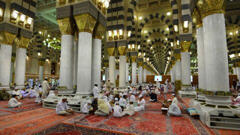 حكم الصلاة في المسجد النبوي
