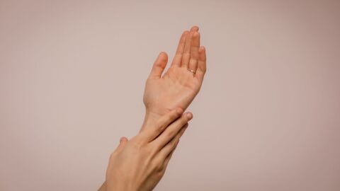 المحافظة على اليدين من التجاعيد