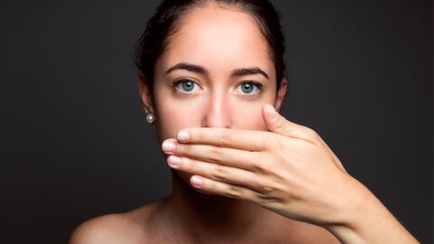 كيفية التخلص من رائحة الفم الكريهة نهائياً وللأبد