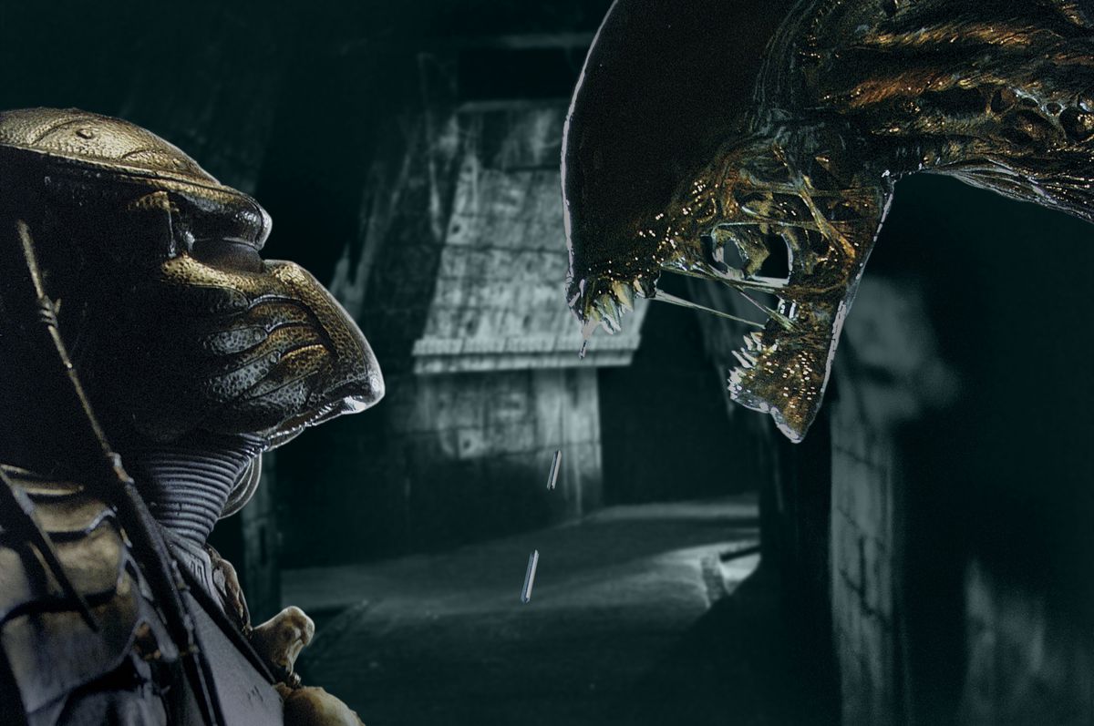A Predator stares down a Xenomorph dripping with acidic saliva in Alien vs. Predator.