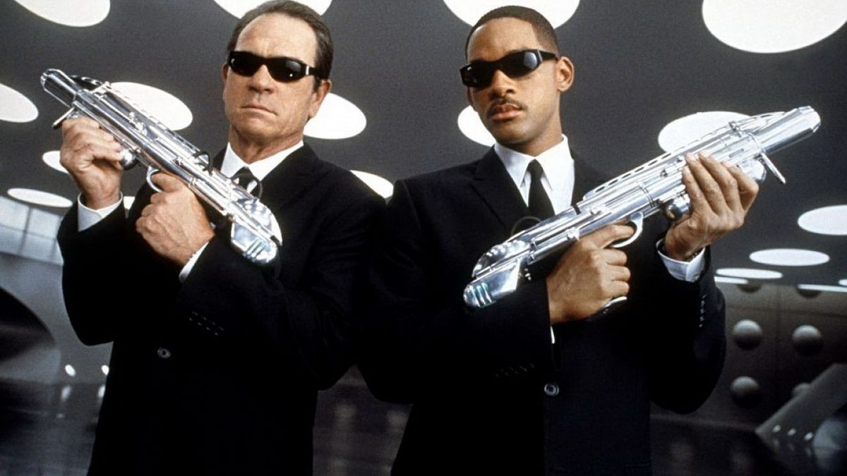 tommy lee jones and will smith packing the big guns