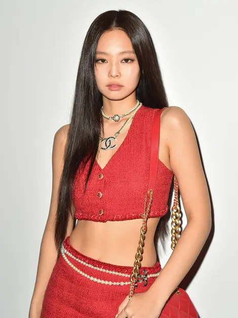 Keempatnya Jadi Wajah Brand Mewah Lihat Lagi Momen Fashion Week Terbaru Dari Jennie Rose Jisoo Dan Lisa Blackpink Fashion Fimela Com