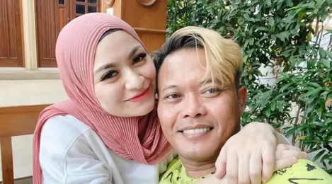 Sepakat Bercerai Dengan Sule Nathalie Holscher Bicara Soal Hak Asuh Dan Biaya Nafkah Baby Azham Entertainment Fimela Com