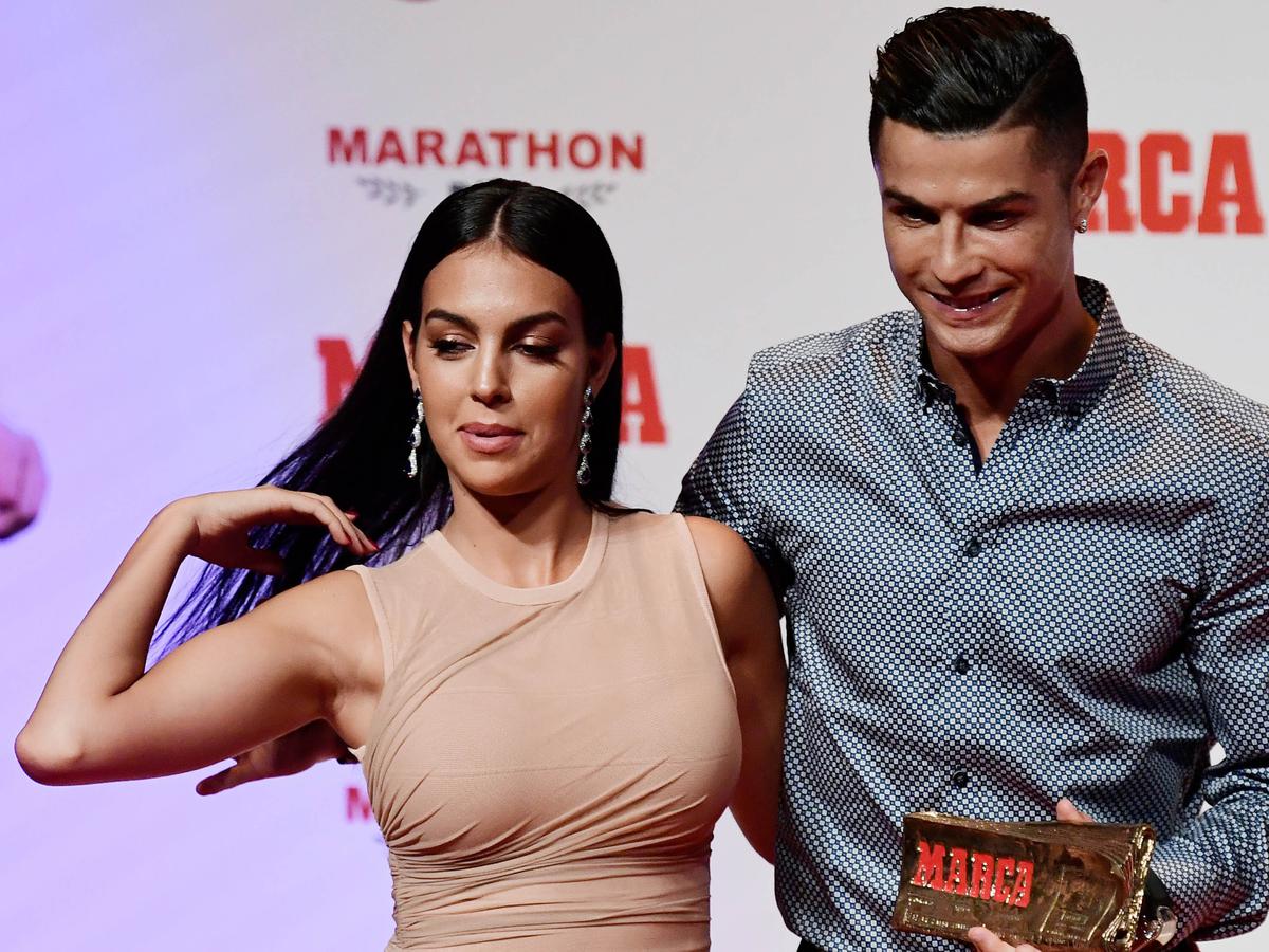Dampingi Ronaldo Di Piala Dunia 2022 Georgina Rodriguez Nikmati Pantai Qatar Dengan Bikini Hijau Bola Liputan6 Com