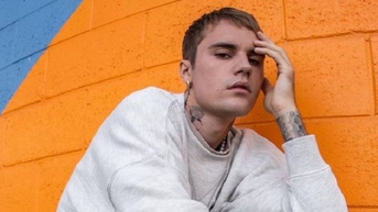 Justin Bieber Protes Wajahnya Disablon Jadi Kaus H M Tanpa Izin Larang Penggemar Membelinya Lifestyle Liputan6 Com