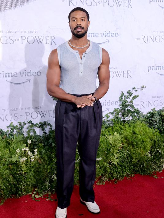 Gaya Michael B Jordan Pamer Otot Di Pemutaran The Lord Of The Rings Foto Liputan6 Com
