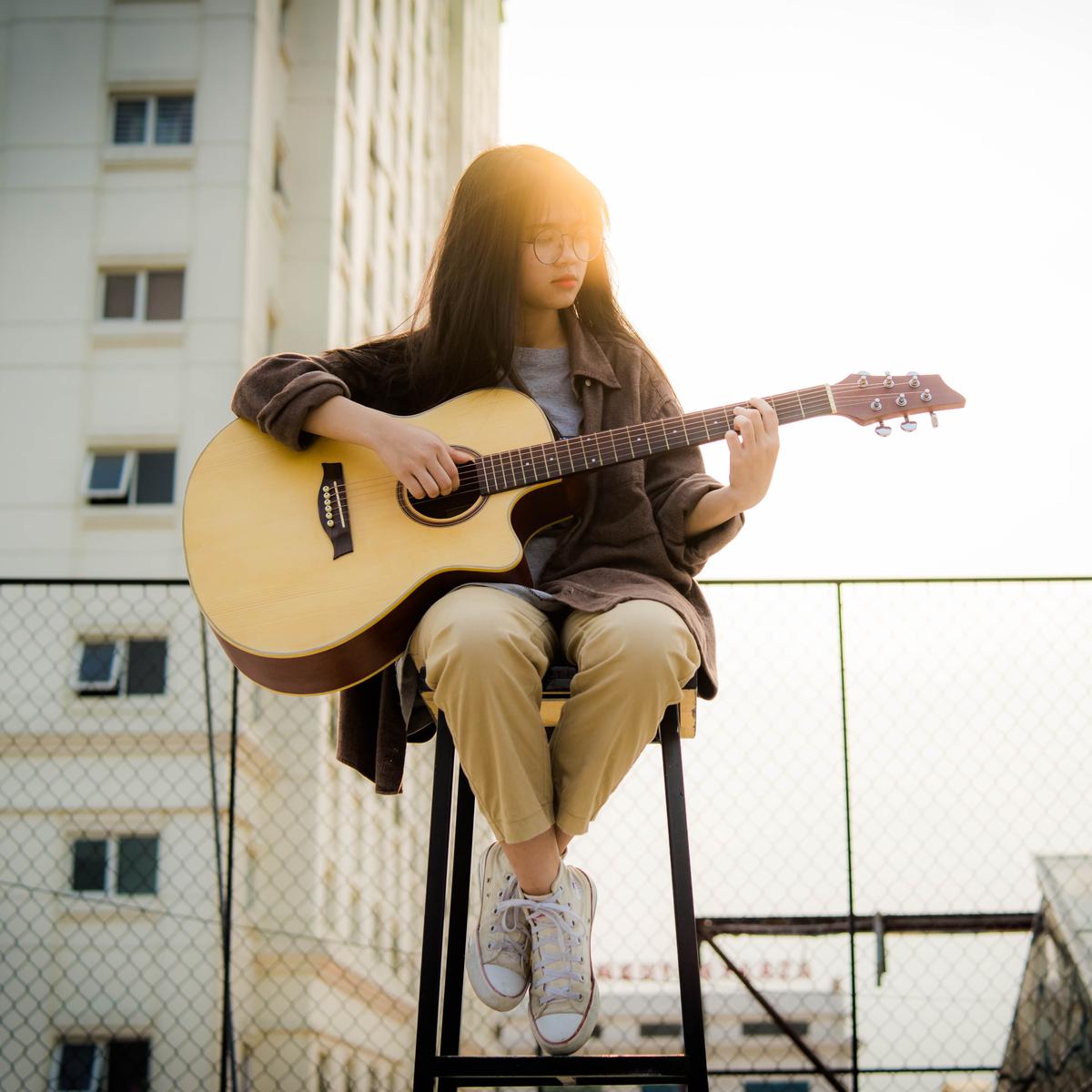 40 Kata Kata Indah Tentang Gitar Tak Sekadar Instrumen Populer Ragam Bola Com
