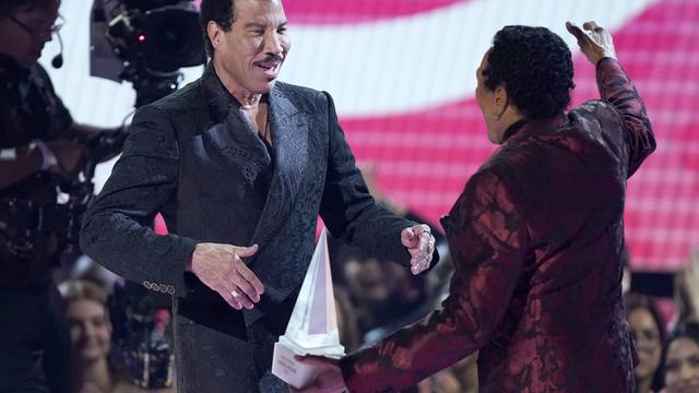 American Music Awards 2022 Tayang Malam Ini Di Tv Berikut Jadwal Hingga Daftar Pemenang Dan Pengisi Acara Showbiz Liputan6 Com
