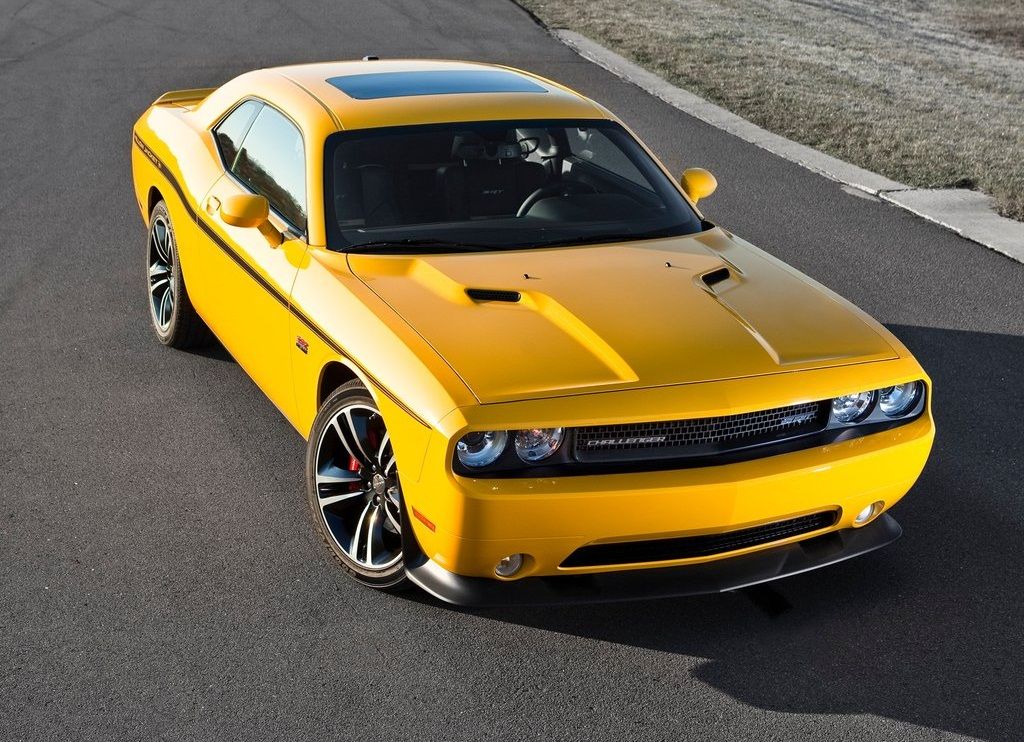 Featured Image of 2012 Dodge Challenger SRT8 392 Yellow Jacket Review