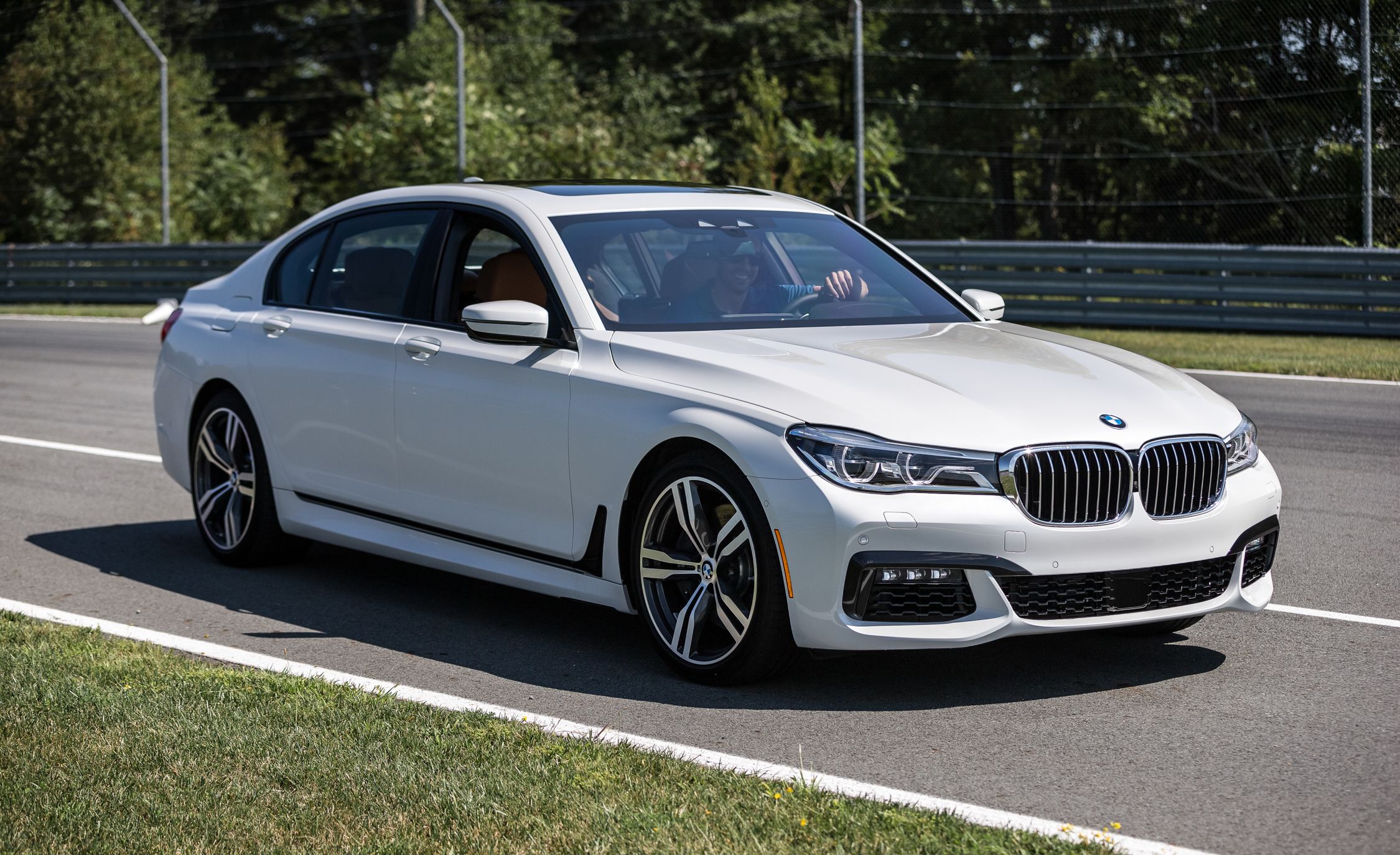 Featured Image of 2016 BMW 750i XDrive