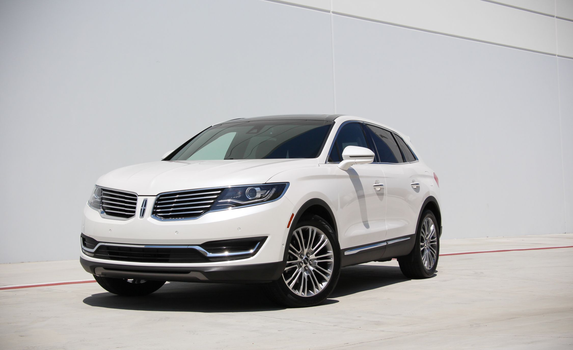 Featured Image of 2016 Lincoln MKX