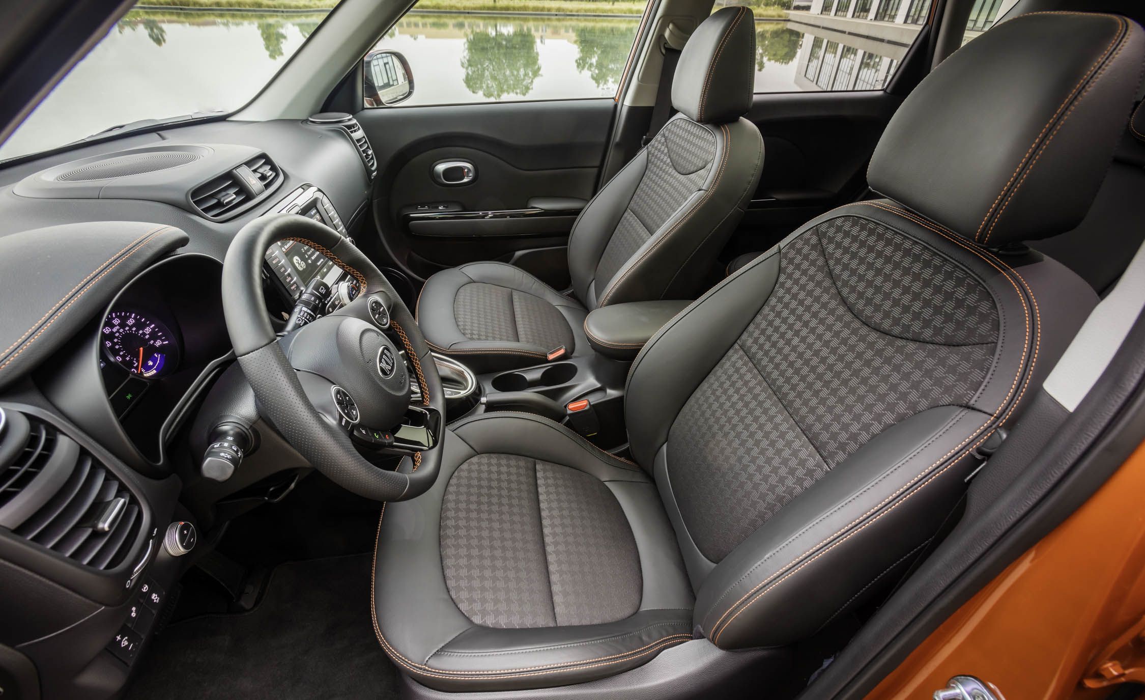 2017 Kia Soul Turbo Interior Seats Front (Photo 11 of 15)