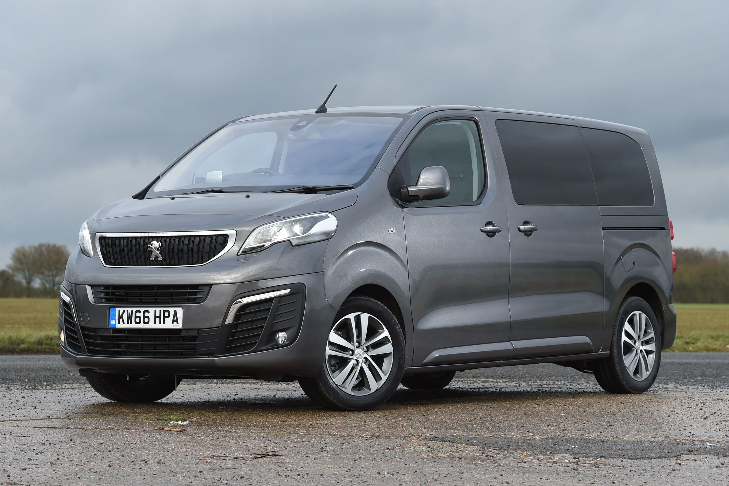 Featured Image of 2017 Peugeot Traveller