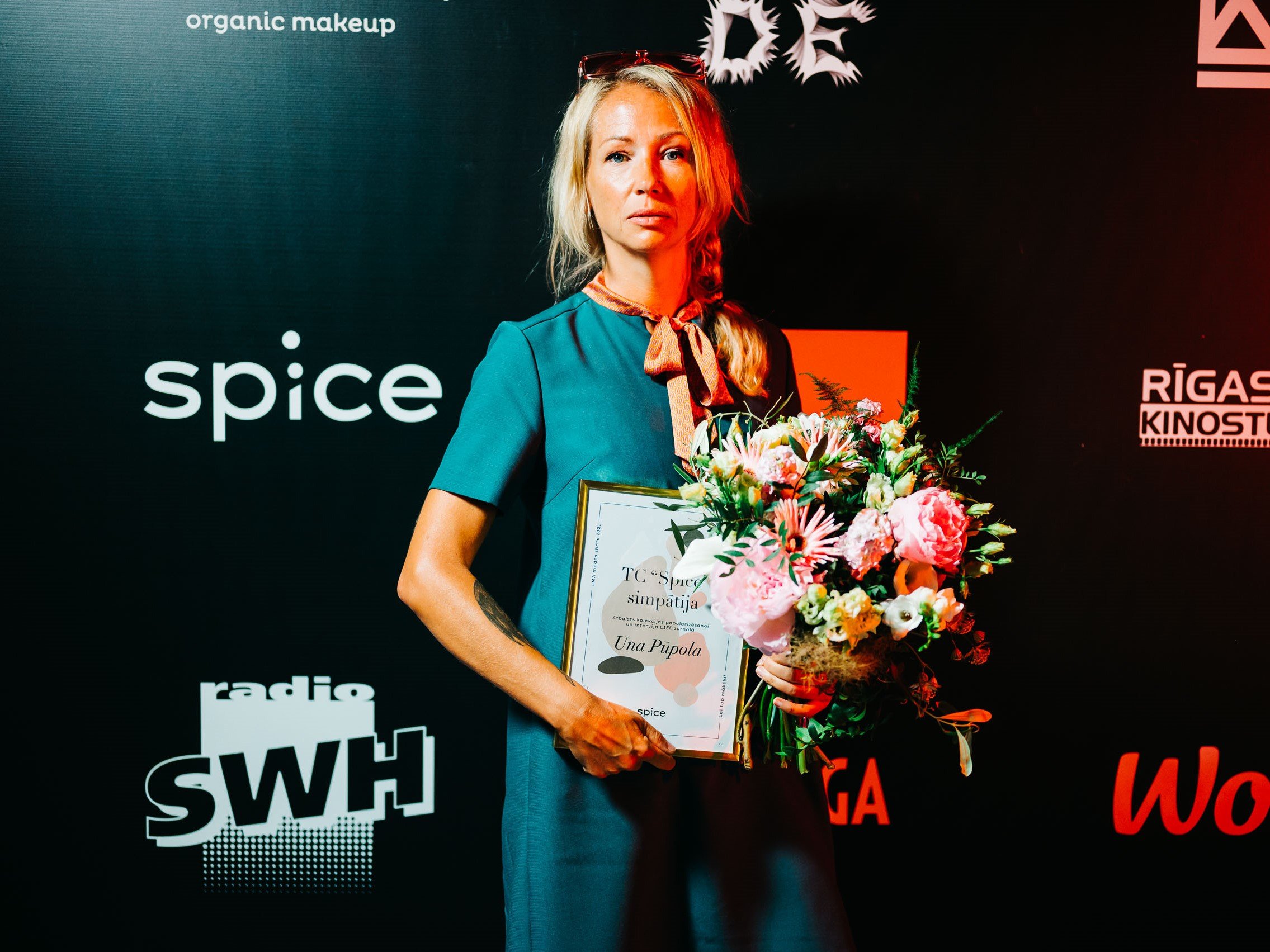  Ежегодный показ моды ЛХА: специальную награду "Spice" получила Уна Пупола  