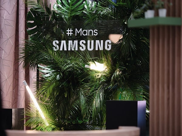 Ar vērienīgu svētku programmu tirdzniecības centrā “Spice” atklāts “Samsung” veikals