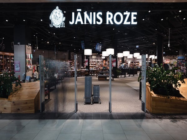 После реконструкции в торговом центре “Spice” открылся книжный магазин “Jānis Roze”