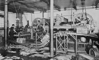 Photo de la bière emballée à l'intérieur de la brasserie O'Keefe