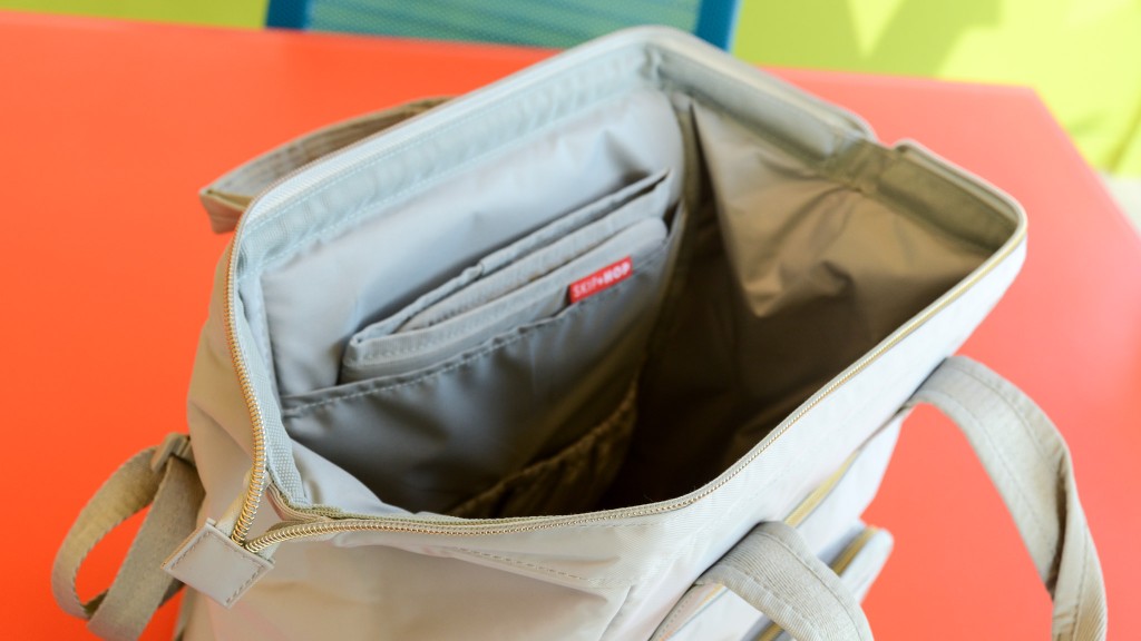 diaper bag - the interior, while large, was lacking internal organization pockets.