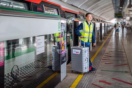 SMRT mail delivery trial (Photo SingPost)
