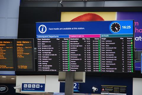 High Definition Information Screen On Test At London Waterloo Rail Business Uk Railway Gazette International