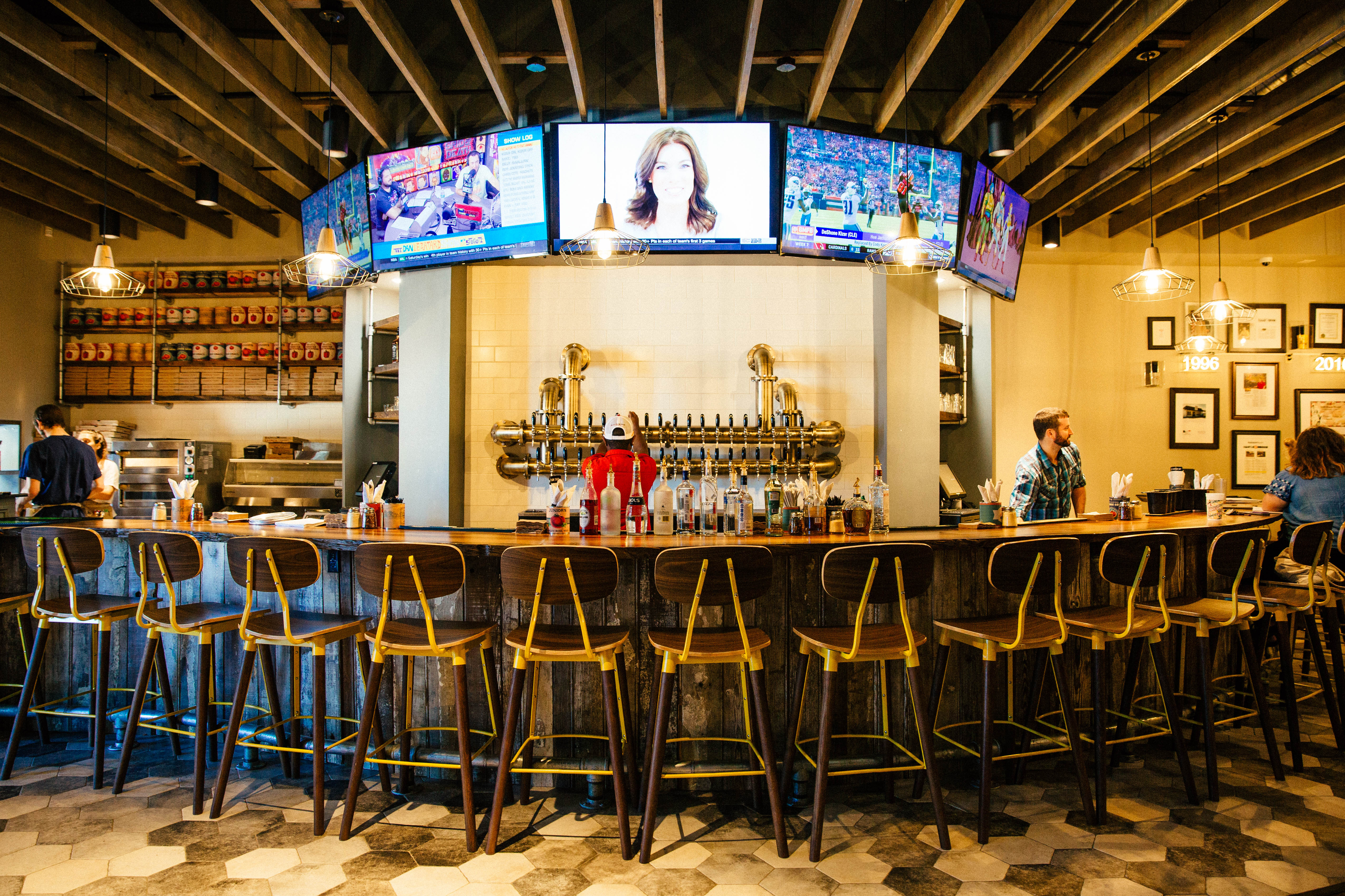 With New Craft And Crust Concept Rotolo S Rebrands By Looking Back To Its Roots Rotolo S