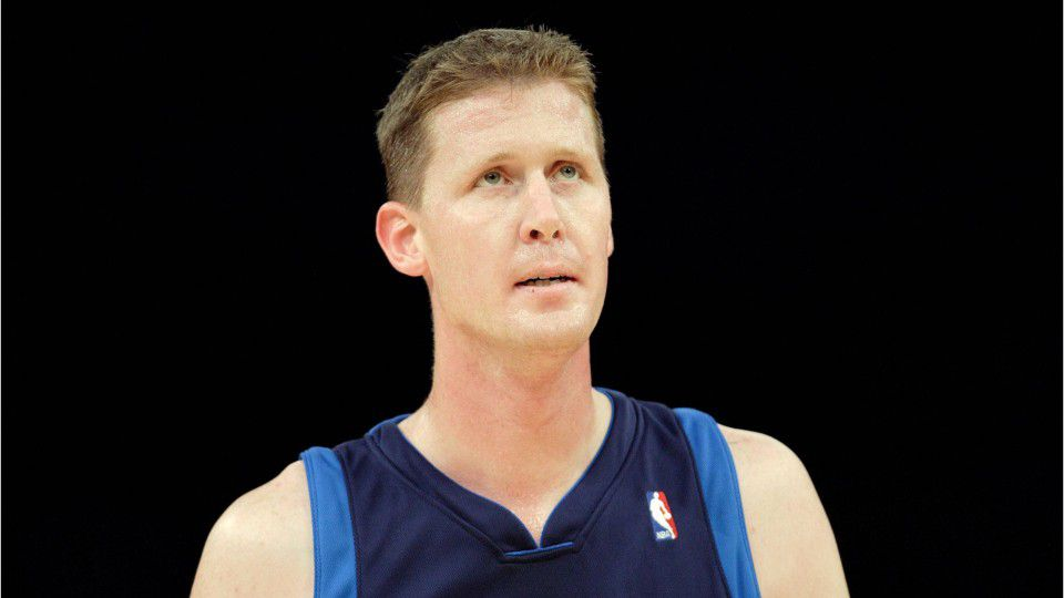 Former Dallas Mavericks Center Shawn Bradley Paralyzed After Car Hit His Bike Fox13 News Memphis