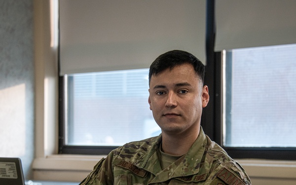 Naturalized Airman helps Afghan guests navigate citizenship