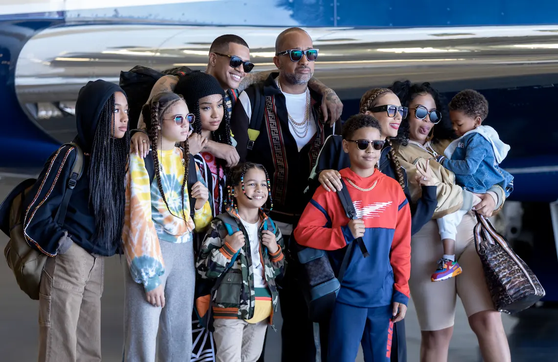 Kenya Barris and his fictional family in #blackAF (Netflix)
