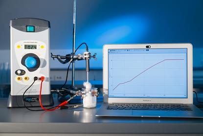 Chemistry equipment with a data logger, thermometer and a laptop recording an increasing temperature on a graph