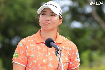 涙を流しながら優勝の喜びを語る山本景子