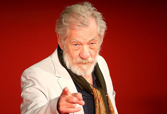 Ian Mckellen 80 Tahun Sensasi Hollywood Yang Tiada Berakhir Komentar Ed Catchplay Streaming Online Film Dan Drama Serial Full Hd