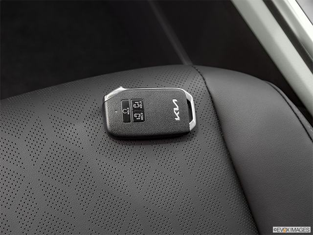 2025 Kia Carnival | Key fob on driver’s seat