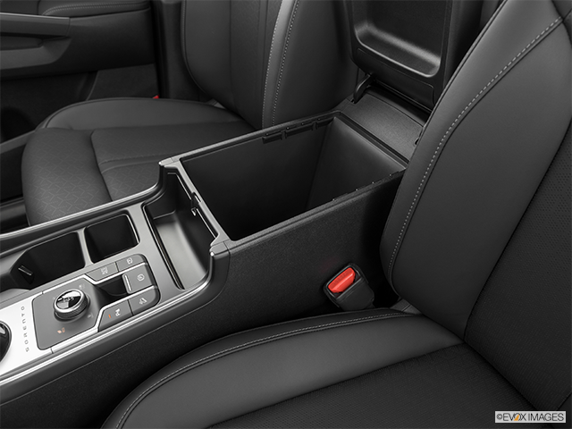 2025 Kia Sorento | Front center divider