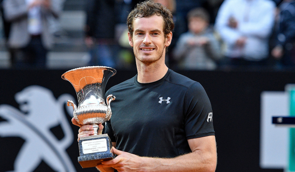 Andy Murray celebrates