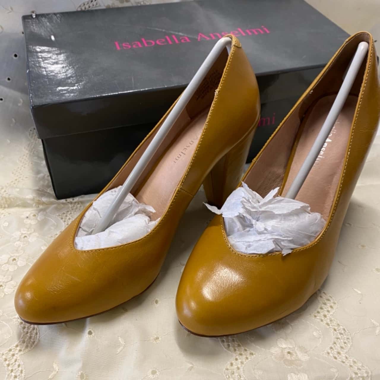 Womens Brand New With Box Isabella Anselmi Heels Size 38