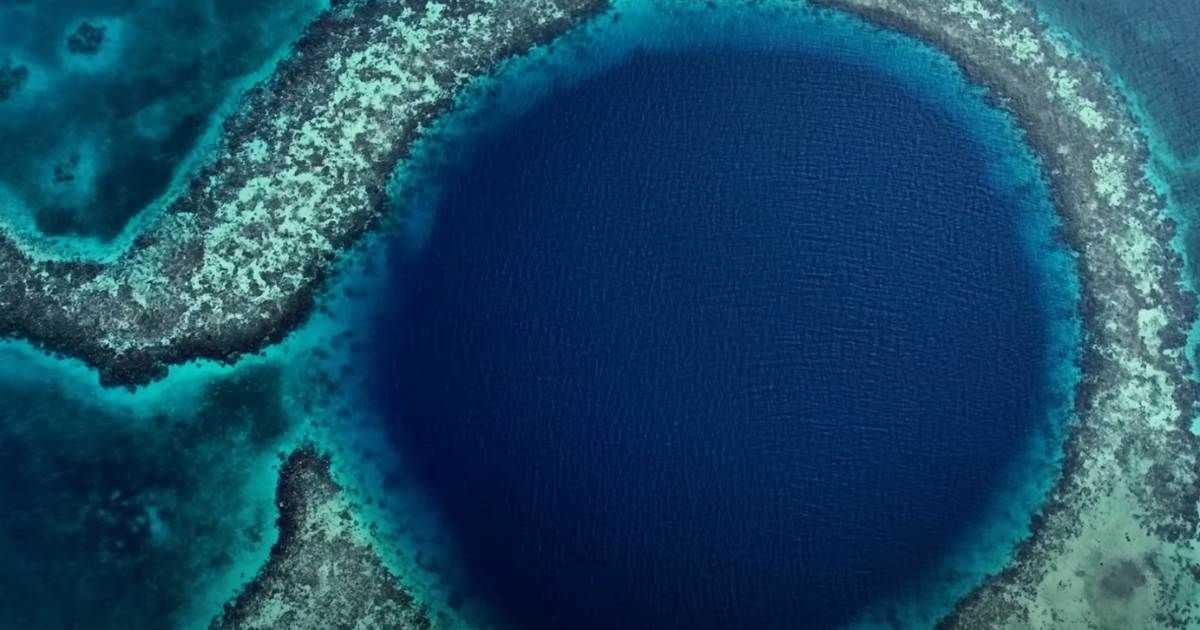 Man captures a terrifying shot of the Great Blue Hole after dropping a drone in water