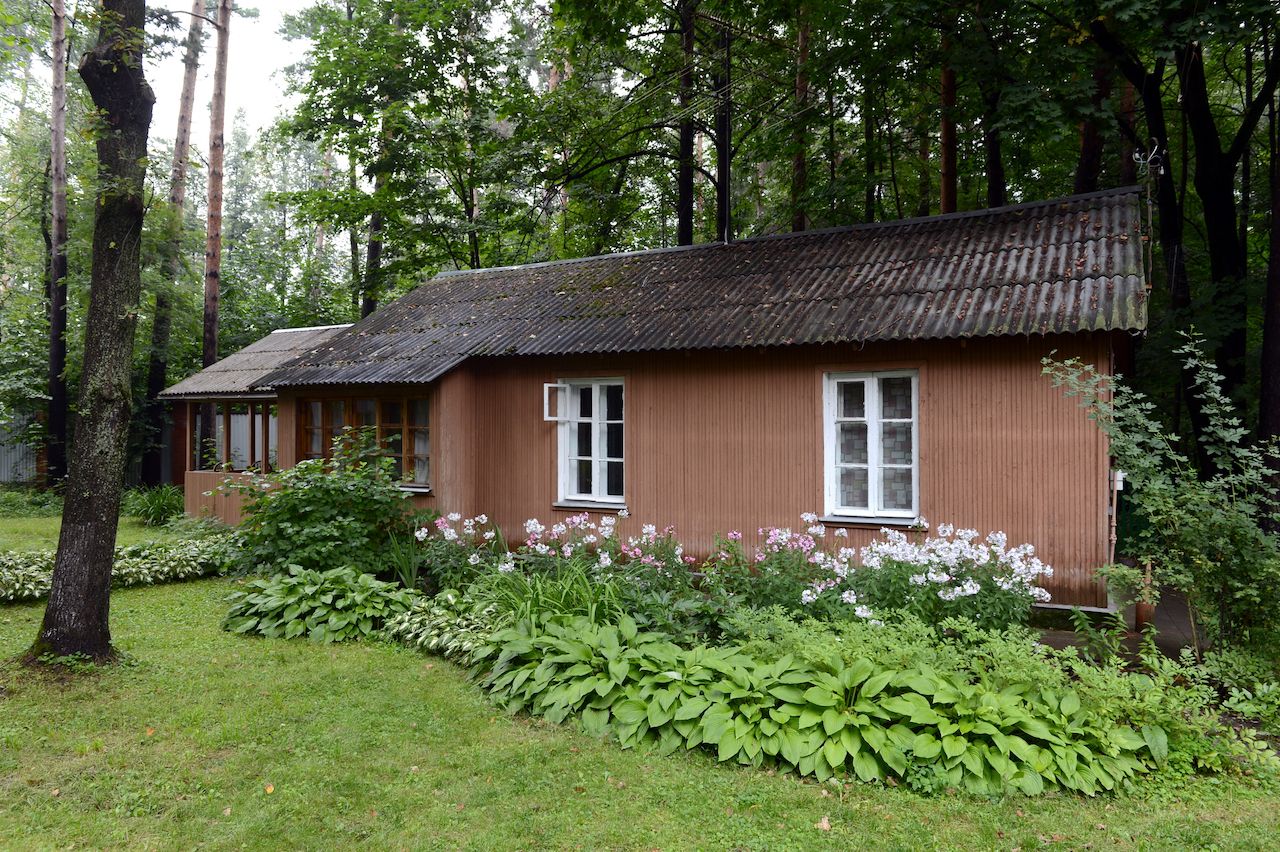 russian country summer cottage