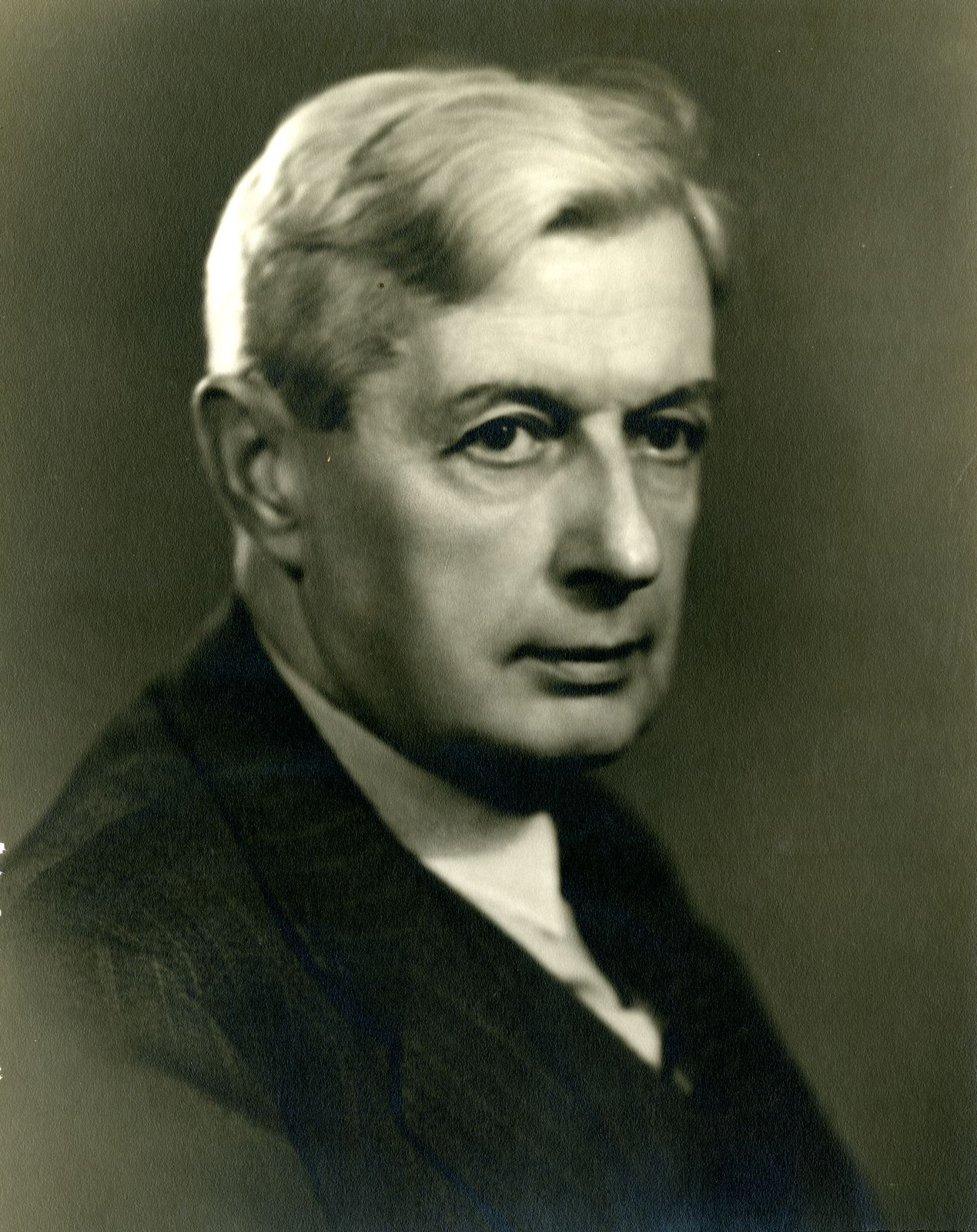Édouard Montpetit, avocat, économiste, professeur, et intellectuel, 19 décembre 1945.
