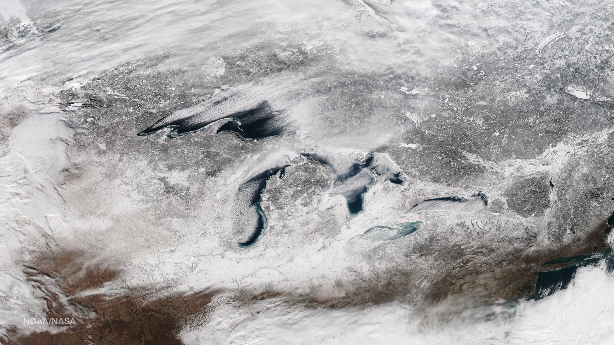 Satellite image of the great lakes in the winter.