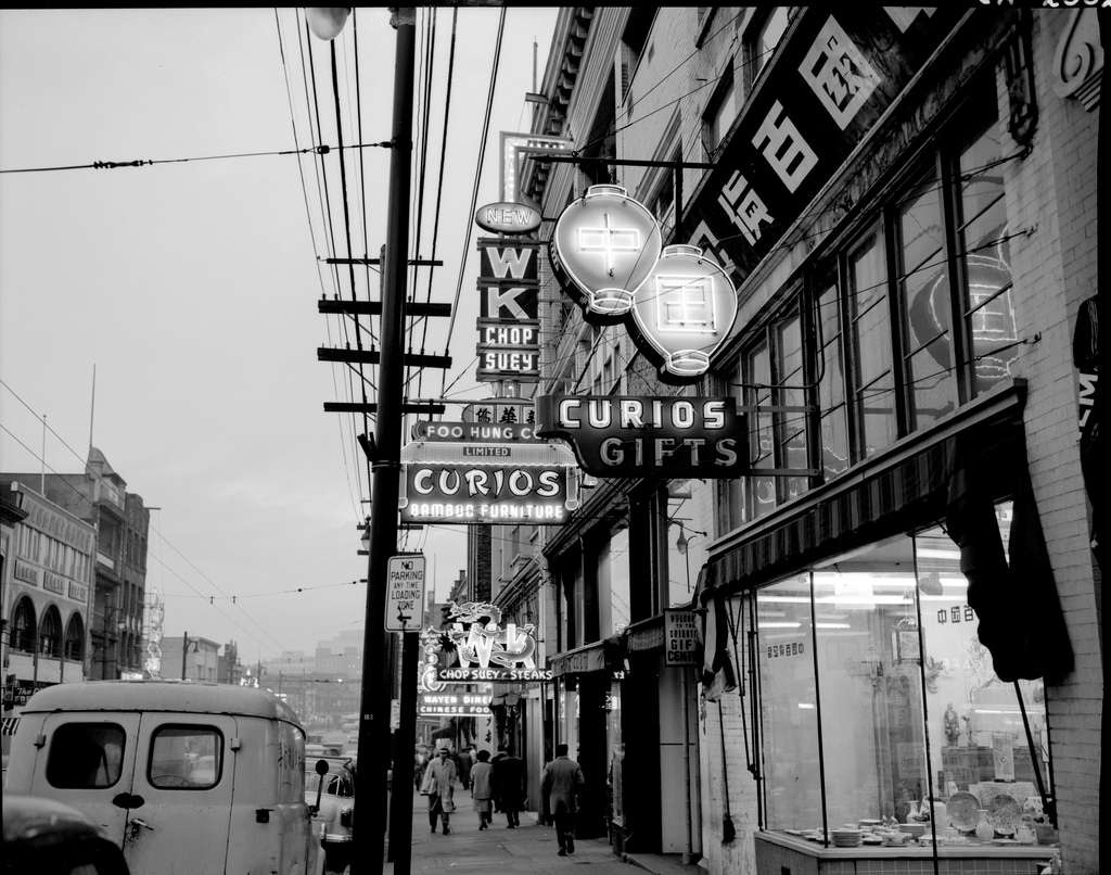 Rue Pender dans le quartier chinois de Vancouver, 1961. 