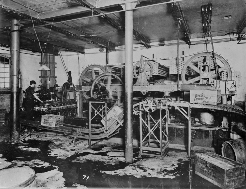 Photo de la bière emballée à l'intérieur de la brasserie O'Keefe