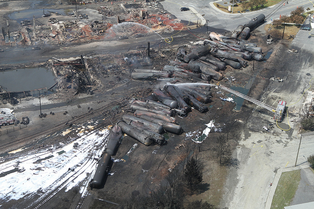 Photographie prise le lendemain du catastrophe ferroviaire de Lac-Mégantic