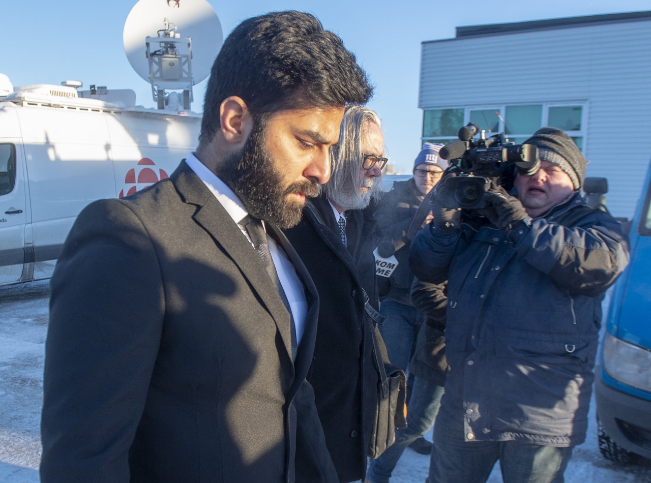 Photo de Jaskirat Singh Sidhu arrivant au tribunal pour les audiences de détermination de la peine.