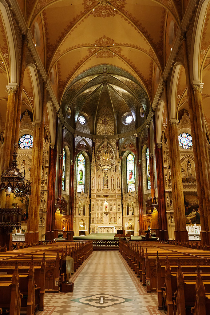 Intérieur de la basilique Saint-Patrick, vers 2011.