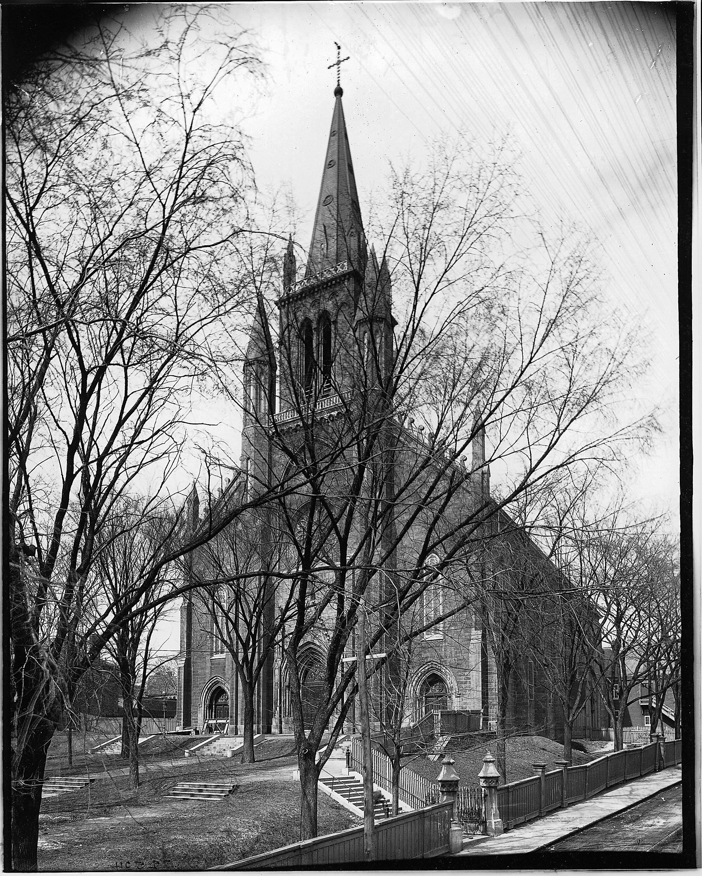 L’église Saint-Patrick sur la rue Saint-Alexandre, à Montréal au Québec, vers 1895.