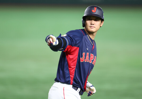 本塁打を放った際の大谷翔平のこのポーズの意味とは？（写真：CTK Photo/アフロ）