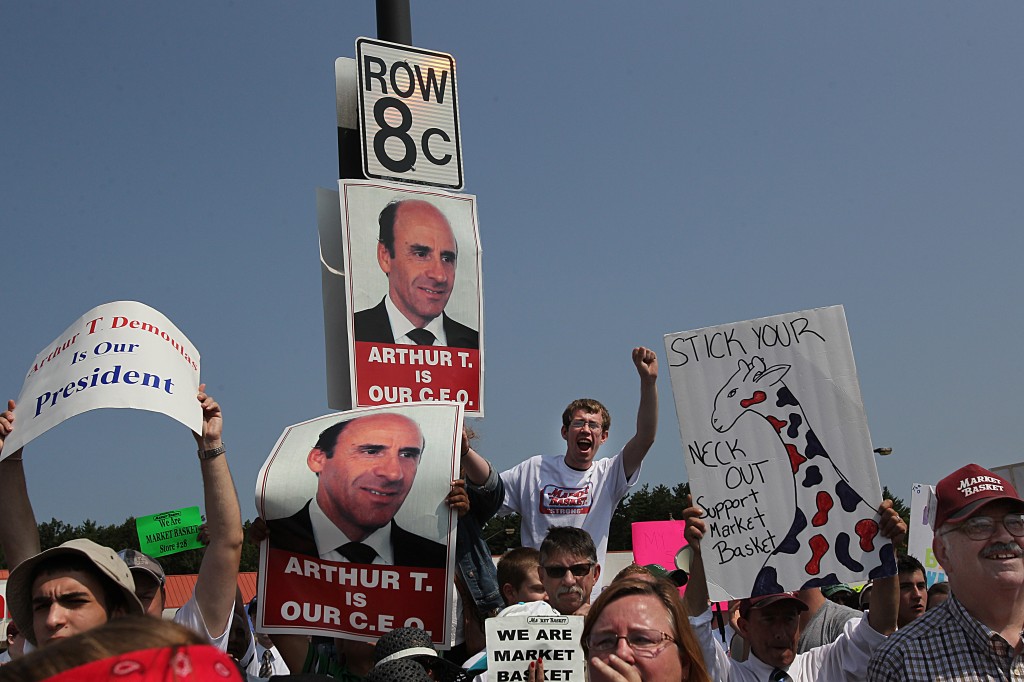 Employees and customers hold a rally in support of Arthur T. Demoulas and Market Basket. Photo by Suzanne Kreiter/The Boston Globe via Getty Images.