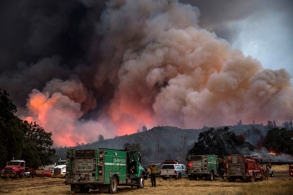 Firefighters watch the Rocky Fire advance in Lake County, California July 30, 2015. Photo by Max Whittaker/Reuters