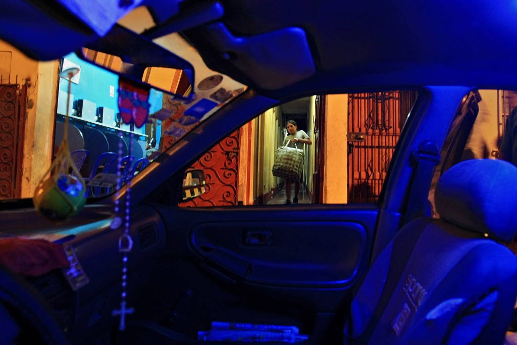 After being suddenly evicted from her room, Tamara moves her belongings into a friend's taxi who will drive her a few blocks away to another home where many trans women live. For many trans women, having to quickly leave where they live is a common occurrence for reasons such as the inability to pay rent, being caught with drugs or alcohol in their rooms or simply because they choose to move instead of paying their incurred debts.